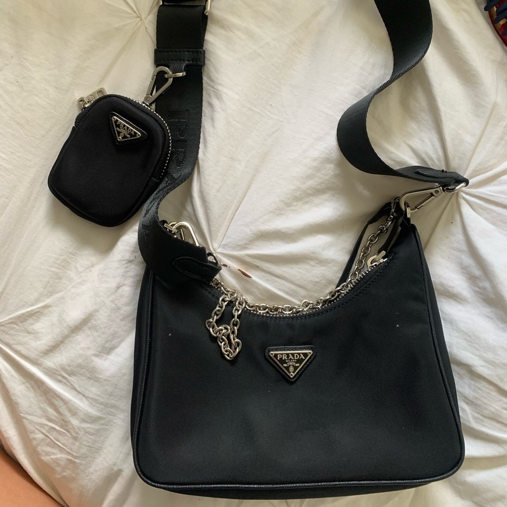 AUTHENTIC PRADA RE-EDITION 2005 RE NYLON BAG